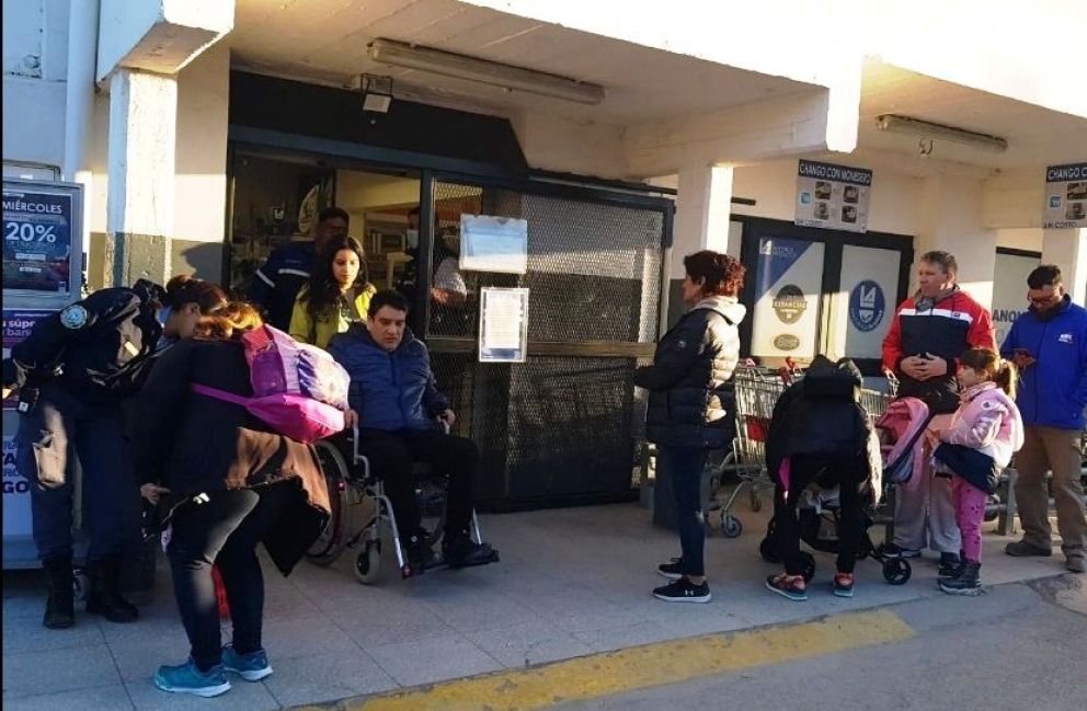 Penoso: restringen el ingreso a supermercados
