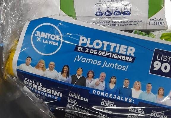 Candidatos de Plottier se promocionan en un queso