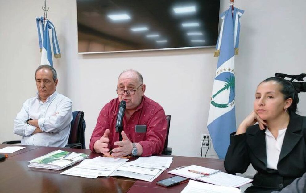 Benítez: “Parecemos Dubai, pero en quiebra”