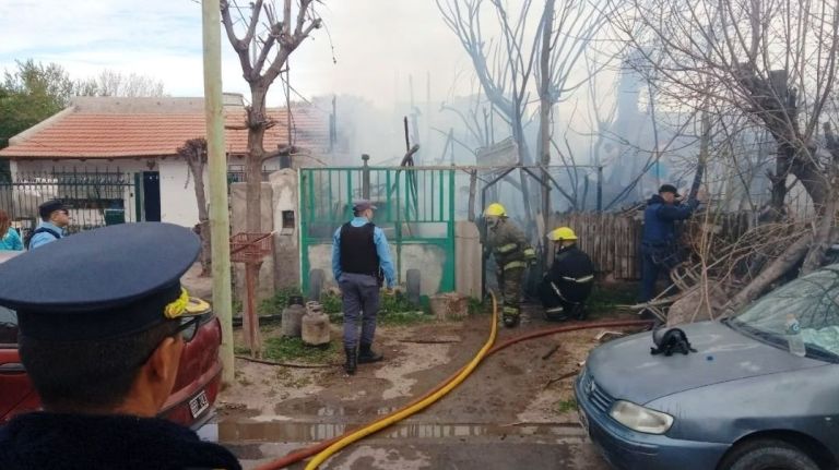 Murió una adolescente en el incendio de una vivienda | Diariamente ...
