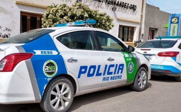 Fue a exigir explicaciones y lo fracturó un policía