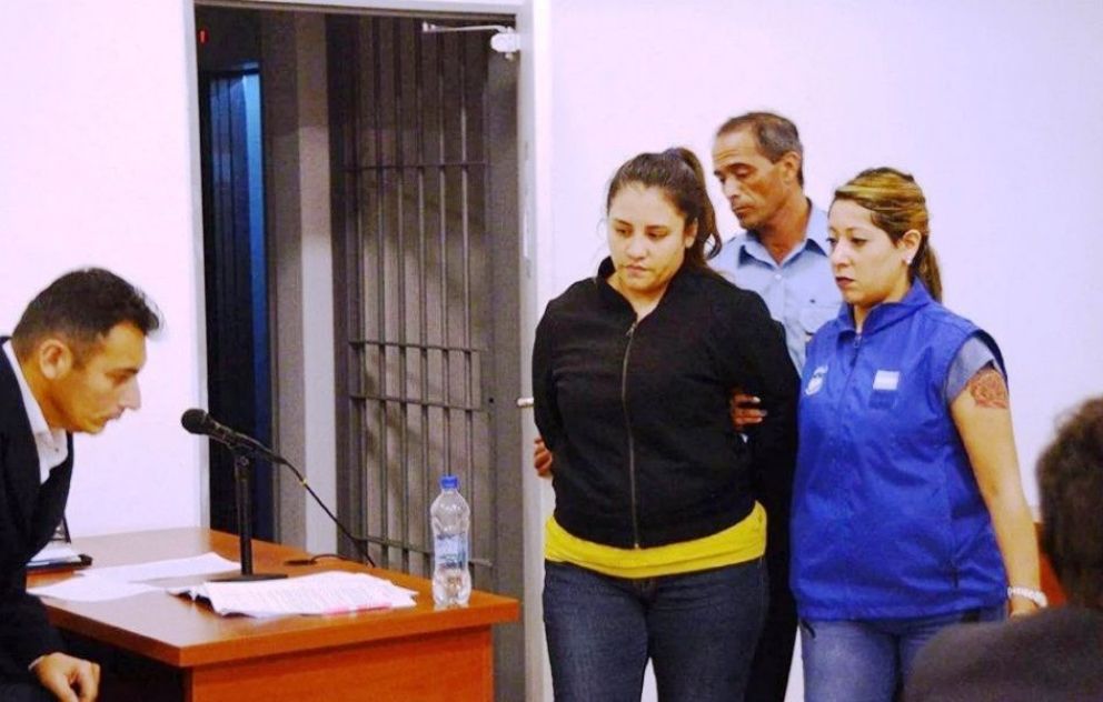 Cuatro años después, despiden a policía homicida