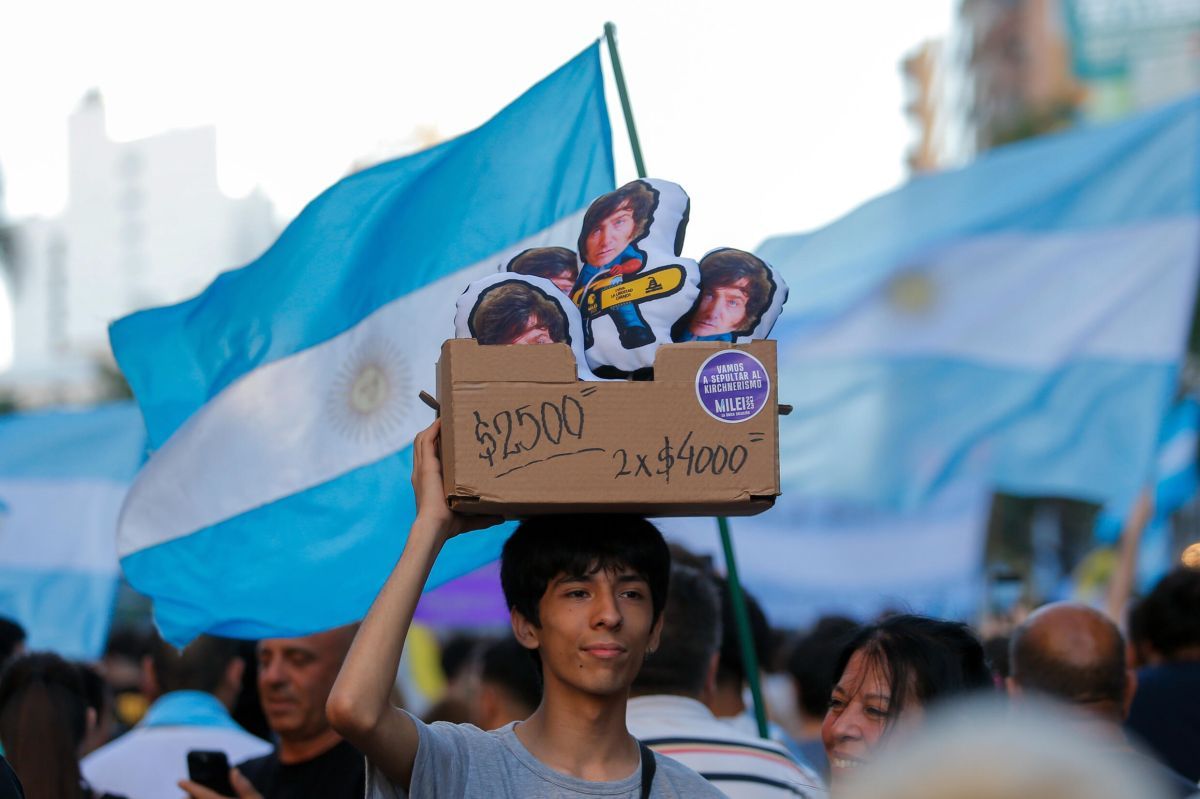 Marchan contra Milei en Neuquén y en Buenos Aires