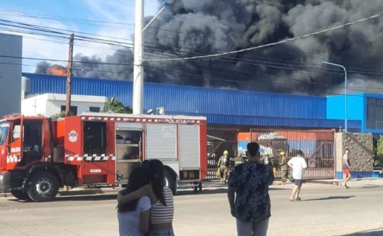 Devastador incendio en empresa neuquina