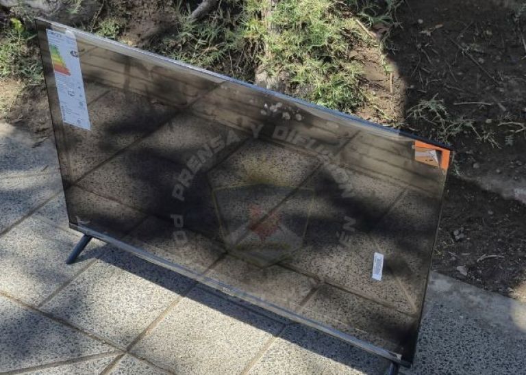 Un fisura se robó un TV de un local que estaba abierto