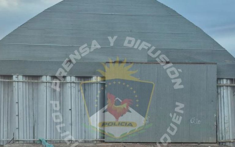 Robaron retroexcavadora y no pudieron esconderla