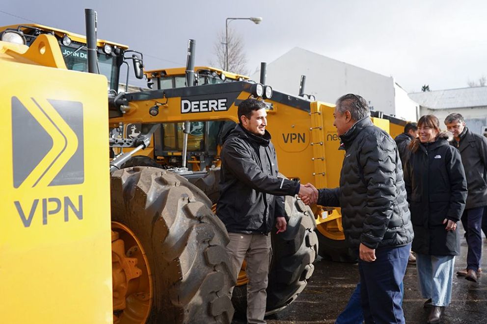 Vialidad sale a pista con equipo reforzado