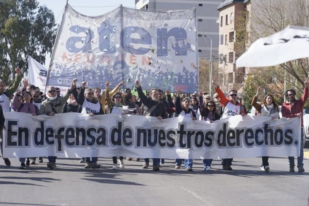 Mezquindades políticas ensanchan la grieta de ATEN