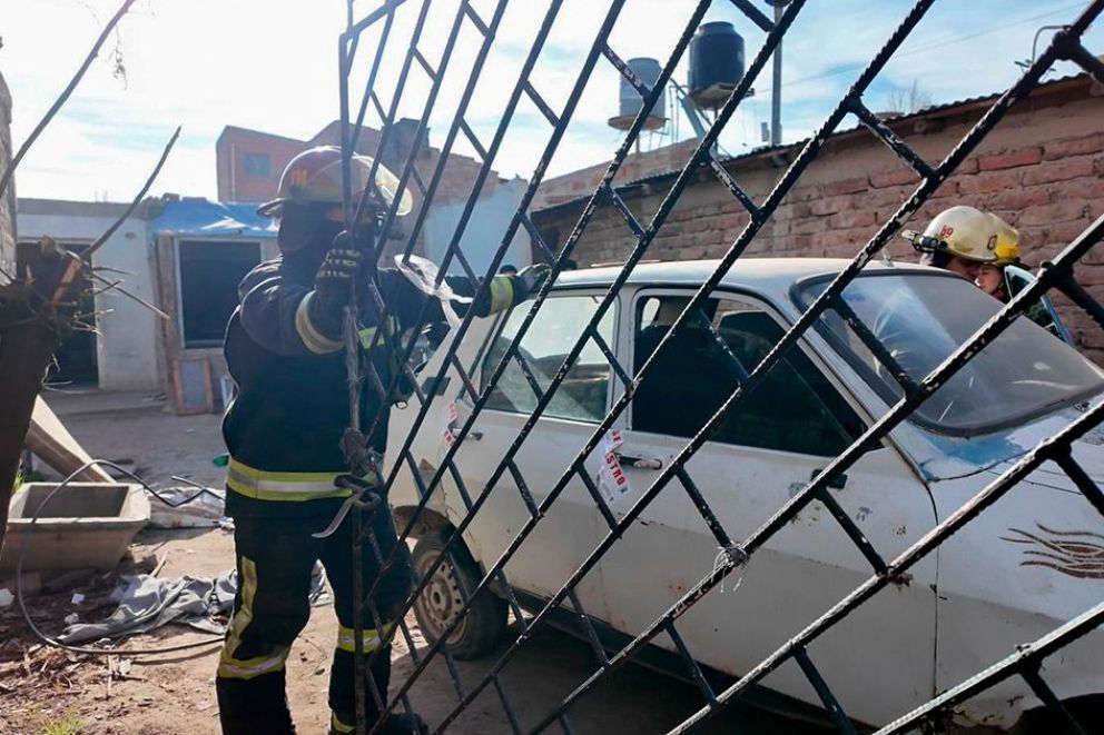 Derribaron otro aguantadero narco, ahora en Centenario