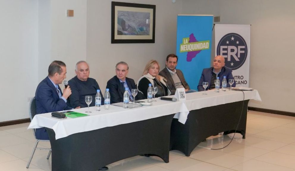 Pichetto vino a Neuquén a respaldar al partido de Figueroa