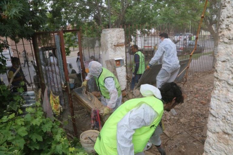 Impresionante acumulación de basura en vivienda de NQN