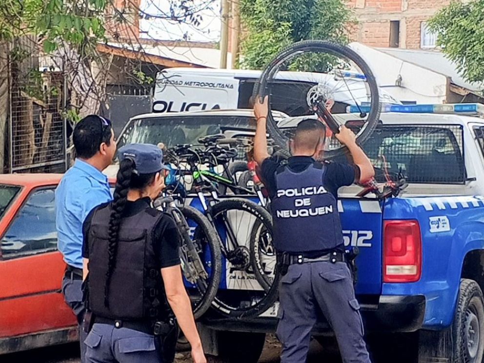Completitos: robaban bicicletas y vendían drogas