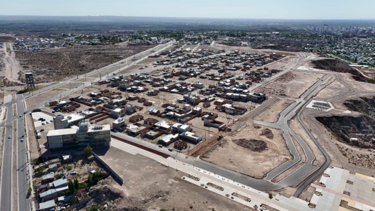 Gaido destina otros 4 mil millones de pesos al asfalto