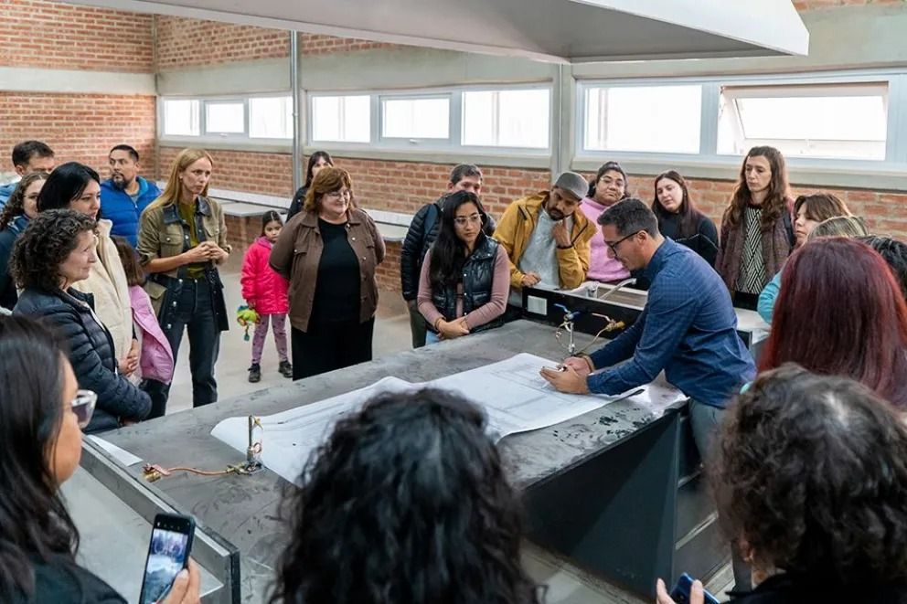 Otra escuela que avanza rubo a su inauguración