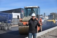 En tiempo récord, comenzaron a pavimentar la nueva avenida