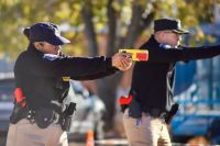 Tiemblan los chorros: las Taser, listas para el debut