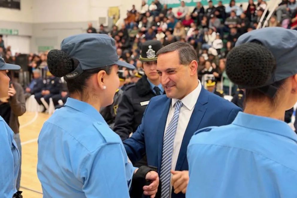 La incorporación de más policías y penitenciarios es un buen síntoma