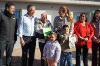 Figueroa entrega viviendas y acelera su plan habitacional