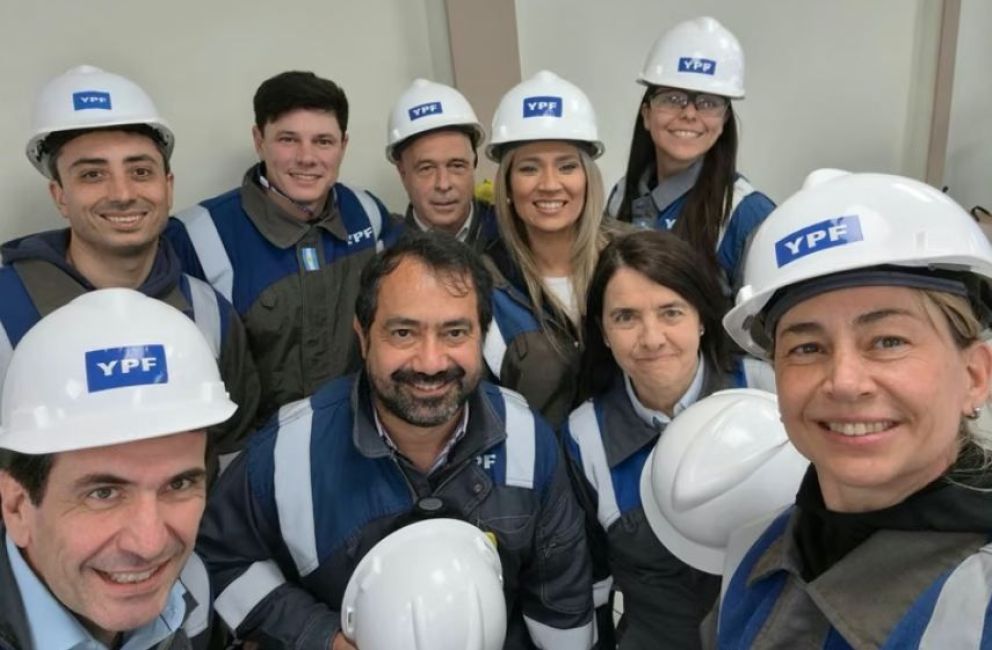Mientras libertarios conocían YPF, Marín coincidía con Figueroa