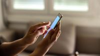 La purga no perdona: robó un celular y la echaron